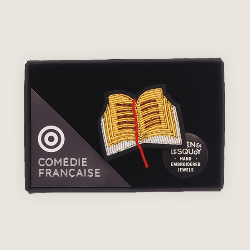 Macon et Lesquoy x Comedie Francaise - Broche brodée a la main - accessoire mode - idee cadeau theatre - piece de theatre dans boite