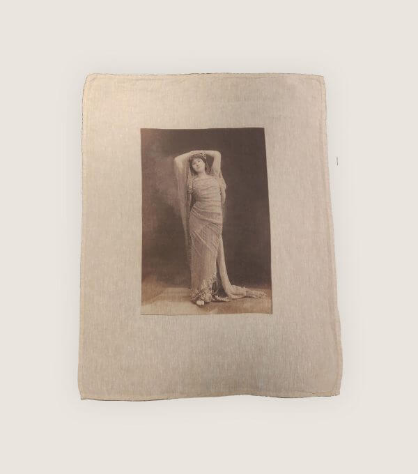 Serie Limitee Louise Comedie Francaise Linge de maison en lin ARchives theatre Sarah Berhardt